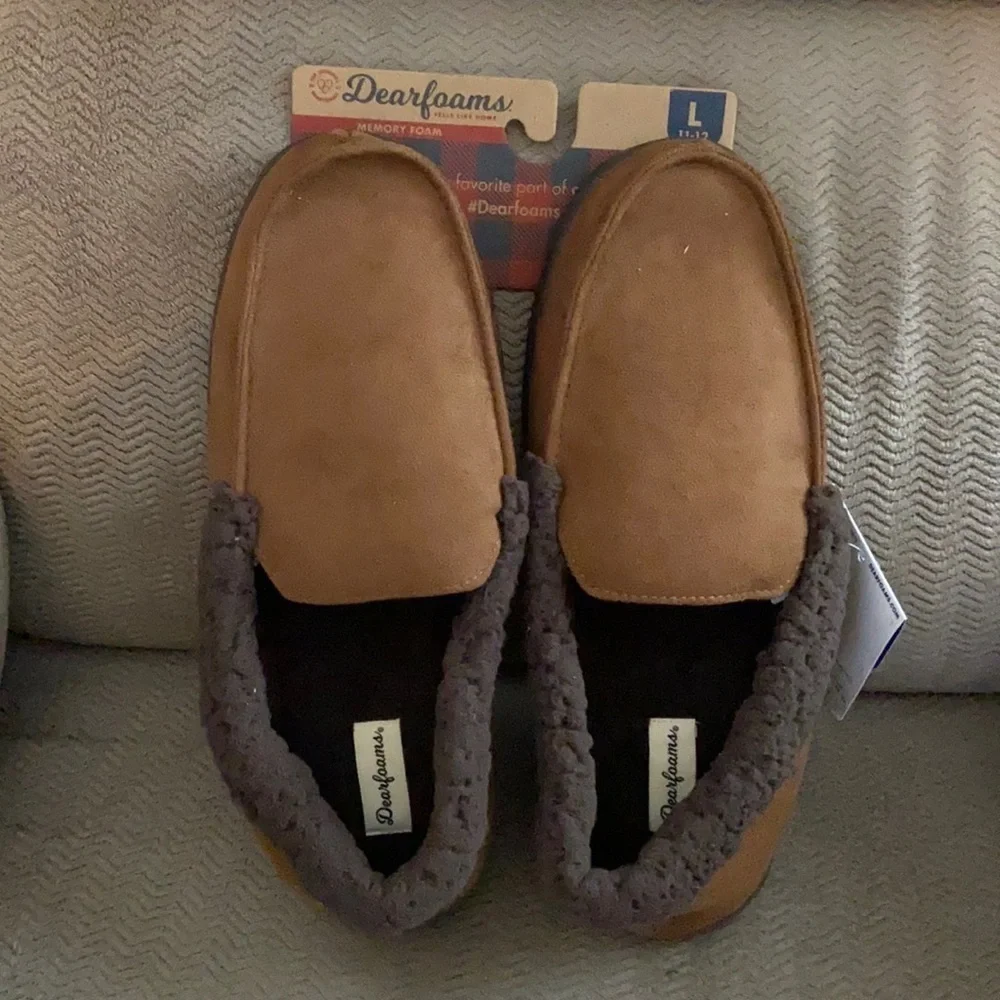 NWT Dearfoam Men’s Slippers Brown Memory Foam Size L 11-12 - Picture 1 of 8